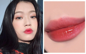 Đánh son bóng lòng môi: môi "xí muội" phiên bản mới, căng mọng sương sương xinh hết cỡ
