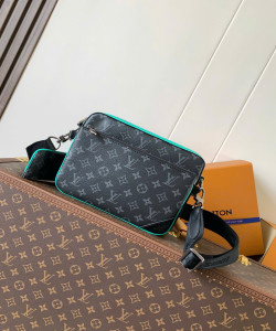 Bag Louis Vuitton M26052