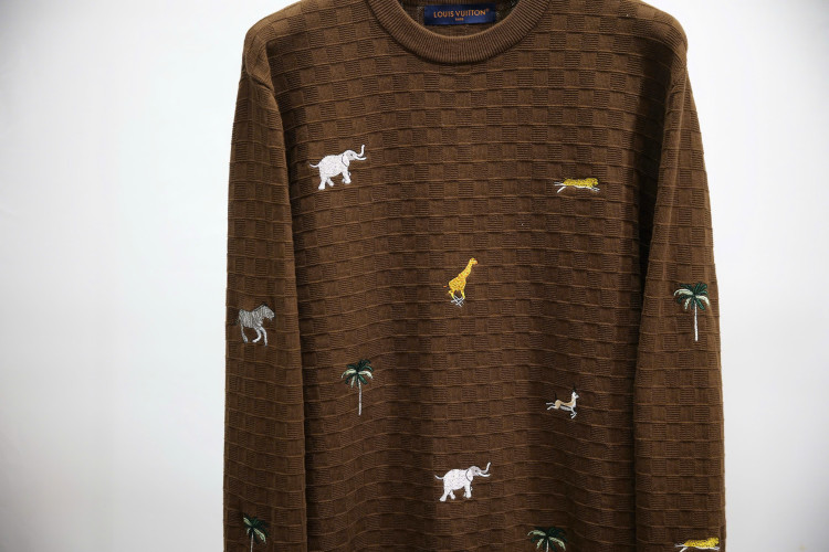 Áo len dài tay cổ tròn LV