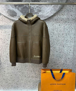 Áo khoác lông cừu thiết kế hai mặt LV