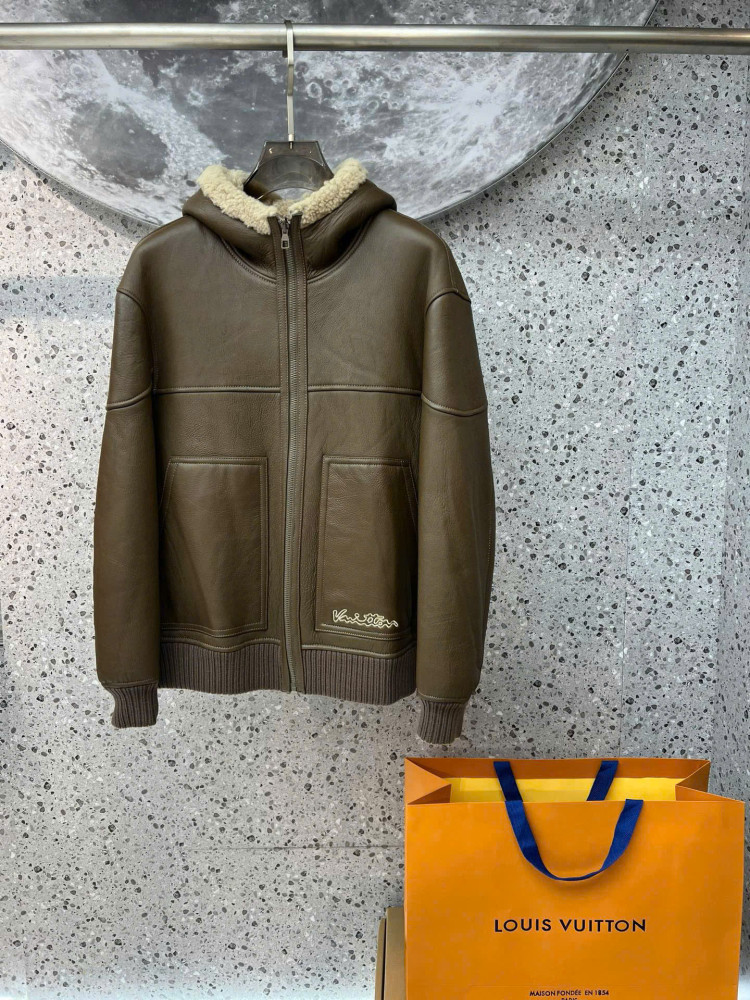 Áo khoác lông cừu thiết kế hai mặt LV
