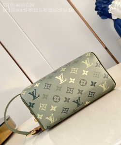 Túi đựng đồ vệ sinh cá nhân Locker Dopp Kit LV