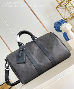 Chiếc túi xách Keepall Bandoulière 35