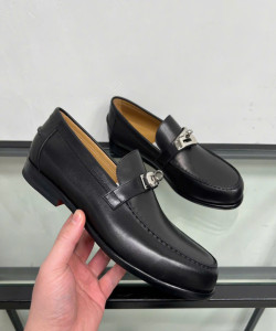 Giày loafer hermes