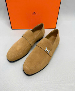 Giày lười Hermes, khóa cài bên hông