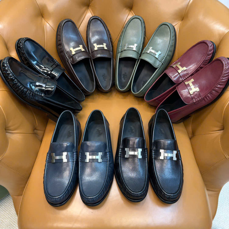 Giày lười da dê với khóa cài Paris biểu tượngg