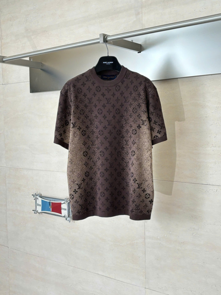 Áo thun ngắn tay cổ tròn dệt kim họa tiết monogram chuyển màu 1V/Louis SS26