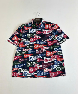 Quần short đi biển in họa tiết toàn thân thuộc bộ sưu tập 1V/Louis SS26