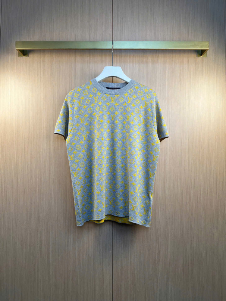 Áo thun ngắn tay cổ tròn dệt kim họa tiết Monogram toàn thân, hàng mới về mùa hè 2025 của Louis Vuitton