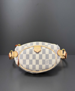 Chiếc túi Keepi N00230 (chip 163) ra mắt tại buổi trình diễn thời trang Xuân/Hè 2025