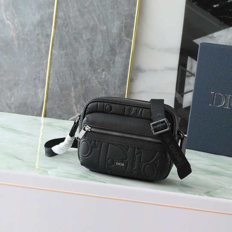 Chiếc túi đeo chéo Rider 2.0 khóa kéo này vừa thiết thực vừa tinh tế,