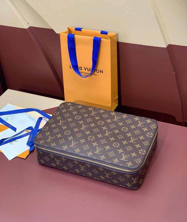 úi đựng đồ cỡ lớn M43690 Monogram Canvas!