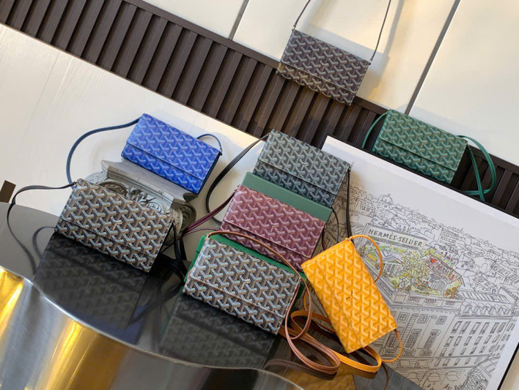 VÍ GOYARD