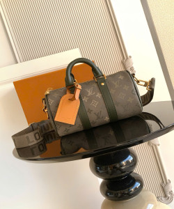 Bag Louis Vuitton keepal