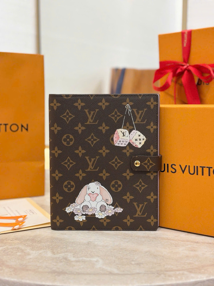 bìa sổ Louisvuitton GI1590
