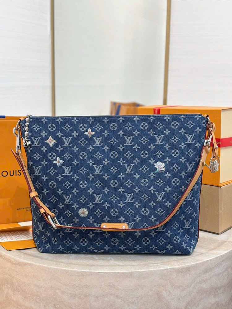 Bag Louis Vuitton M27555