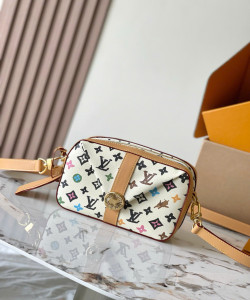 Bag Louis Vuitton M24820